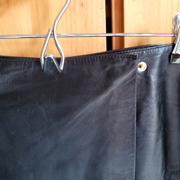 Compagnia Italiana Black Leather Wrap Skirt Size Small - Picture 2 of 11